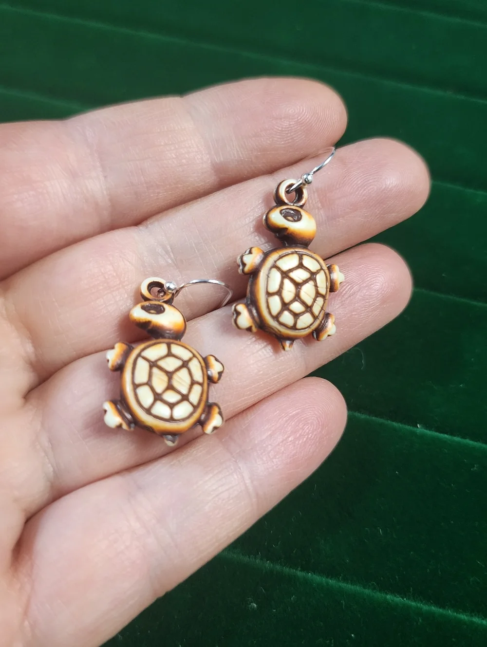 Vintage style turtle dangle earrings faux bone carved look animal novelty